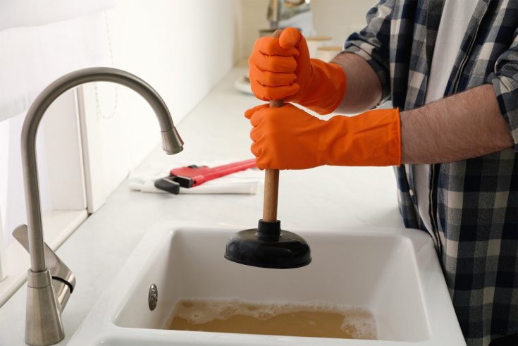 5 Common Signs of a Clogged Drain